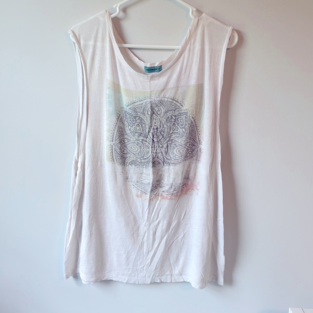 Oversized graphic tank.